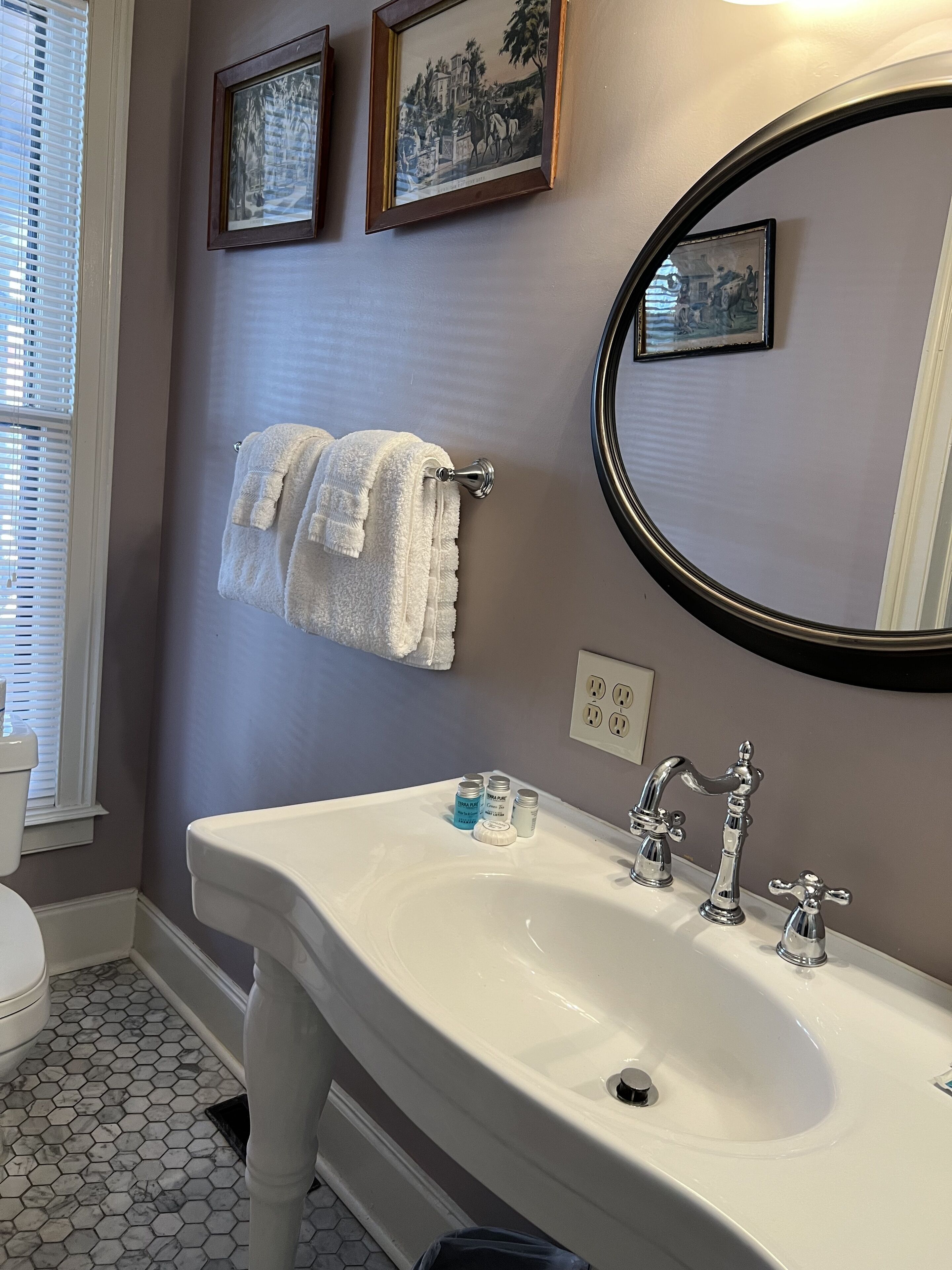 premium room, 1 king bed, garden view ( pearl house 3) | bathroom | bathtub, free toiletries, hair dryer, towels