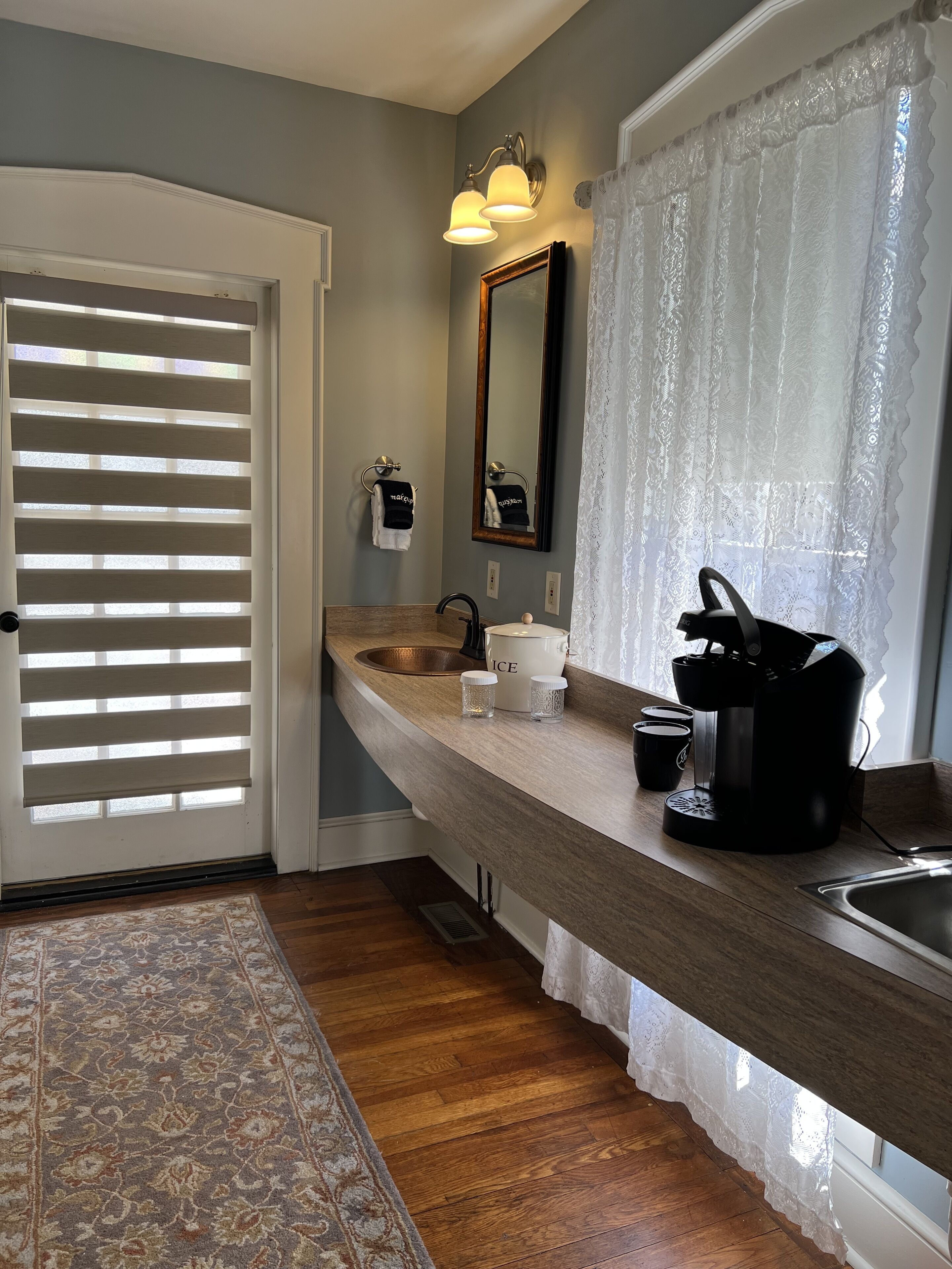 standard room, 1 queen bed, garden view (everett- founder's hall) | iron/ironing board, bed sheets