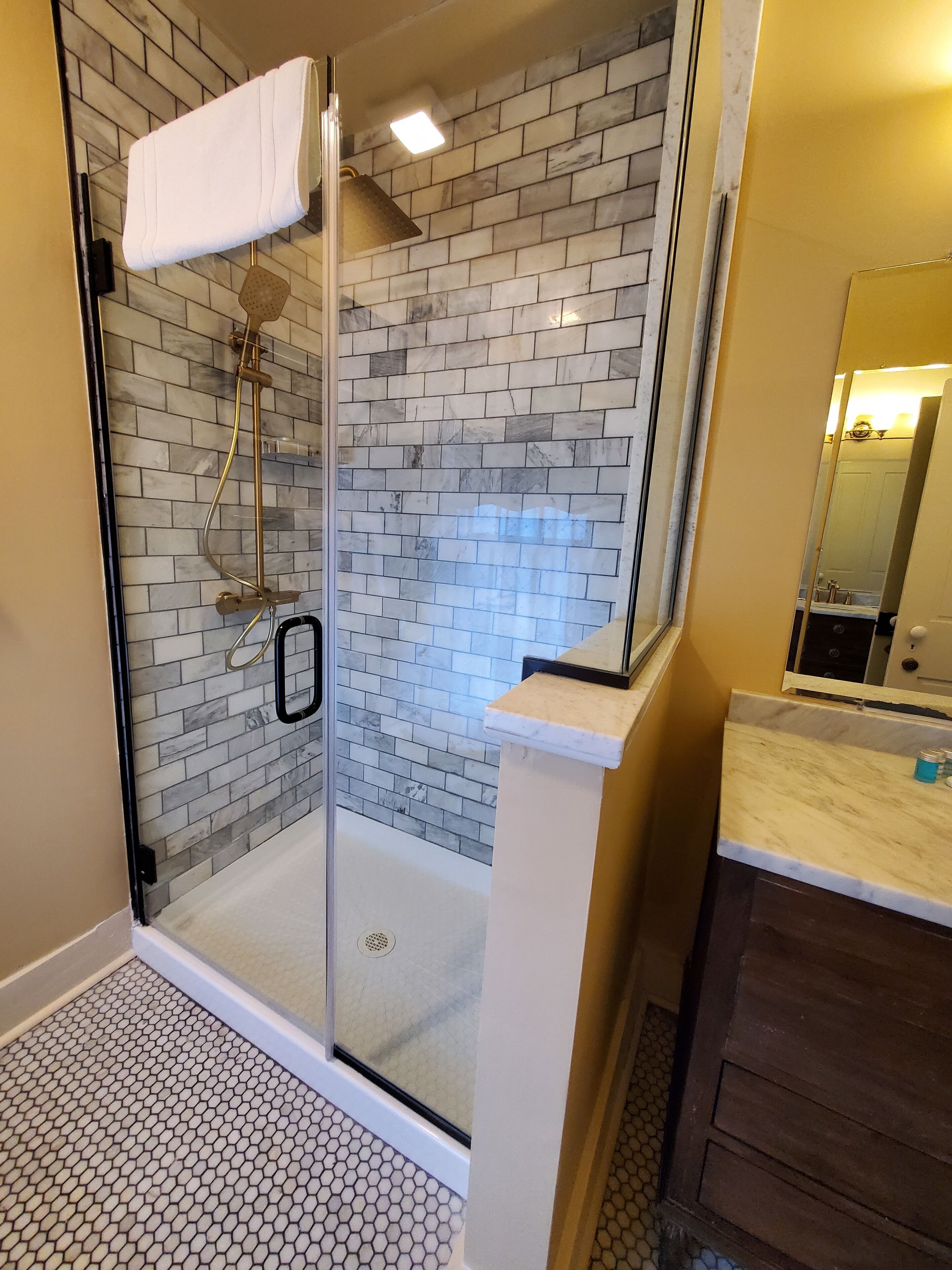 premium room, 2 double beds (room 8; 2nd floor-stairs only) | bathroom | bathtub, free toiletries, hair dryer, towels