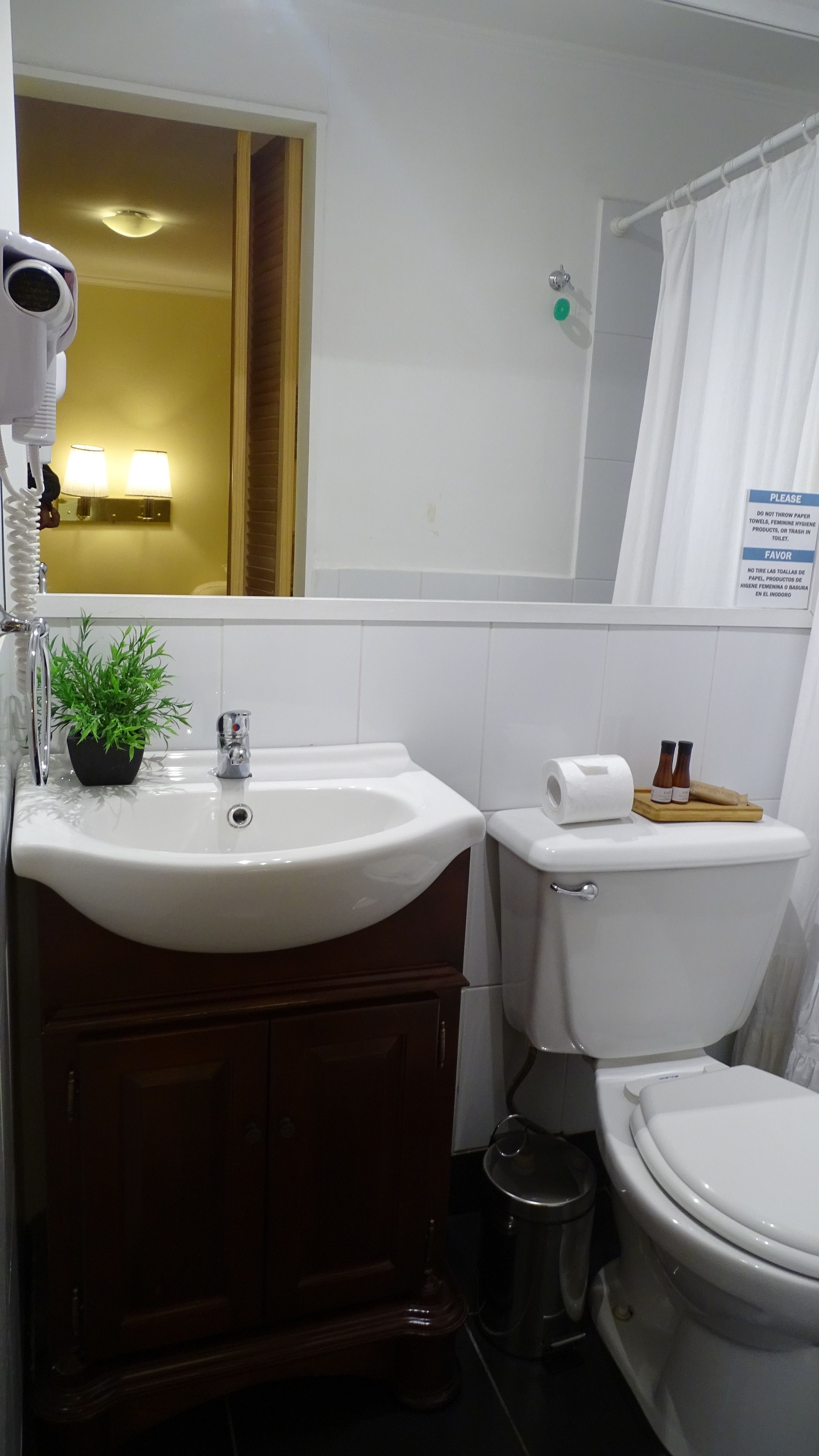 junior suite, 2 single beds | bathroom shower