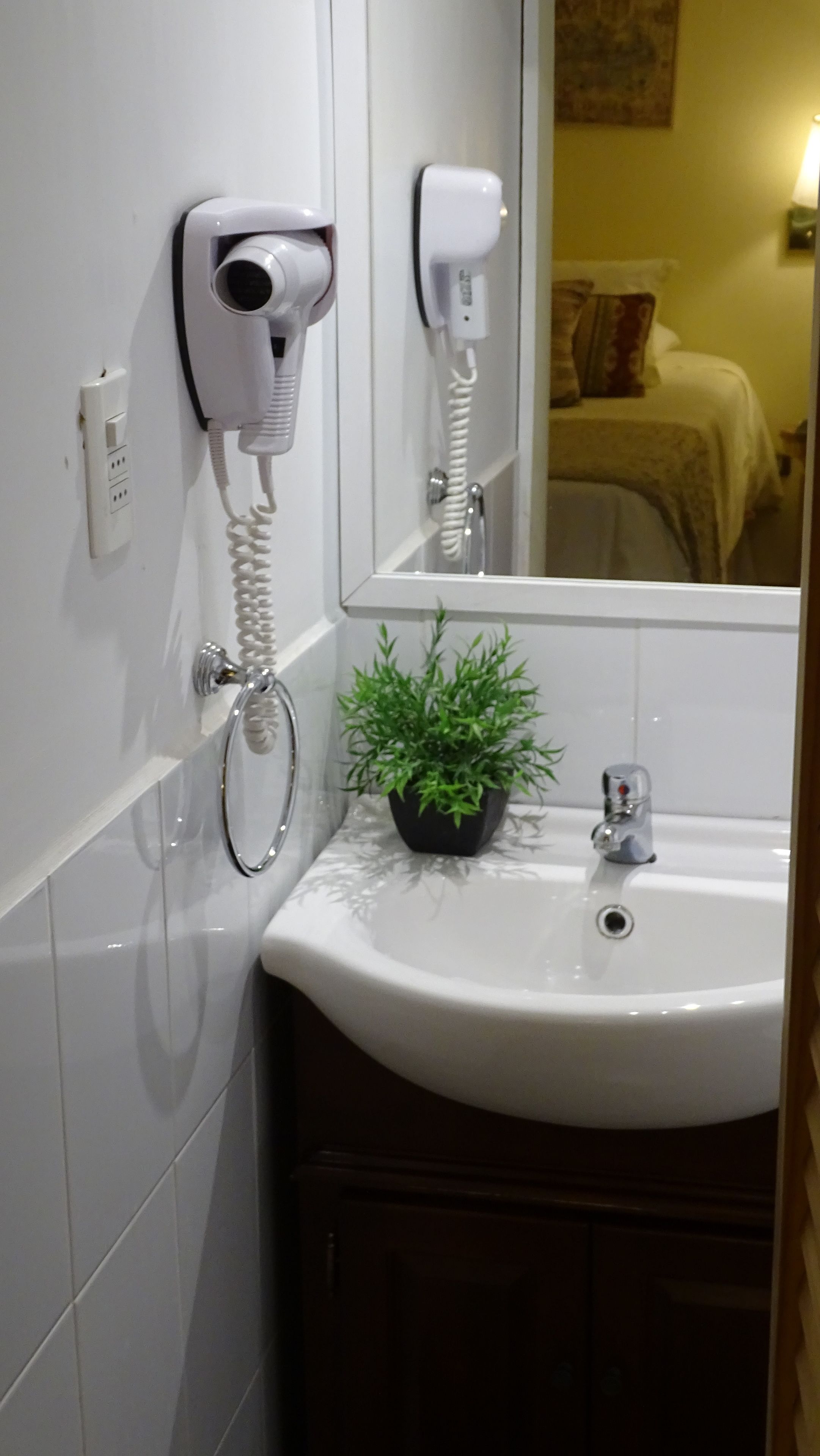 junior suite, 2 single beds | bathroom | shower, rainfall showerhead, free toiletries, hair dryer