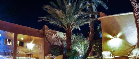 Kolam renang terbuka, kerusi lepak pantai