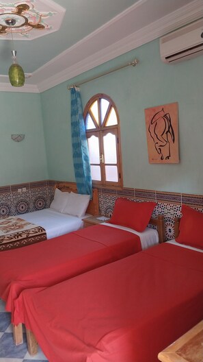 Roupas de cama premium, individualmente decorados, escrivaninha