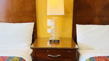 Habitación, 2 camas matrimoniales, para no fumadores | Wifi gratis y ropa de cama