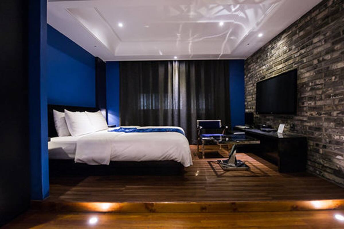 Deluxe Room | Premium bedding, WiFi (free)