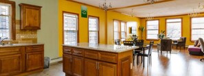 Full-size fridge, microwave, stovetop, dishwasher