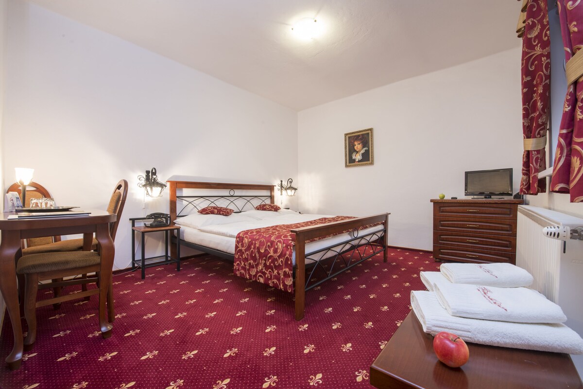 Chambre Double | Coffres-forts dans les chambres, décoration personnalisée, bureau