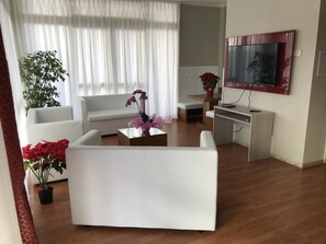 Coin salon dans le hall