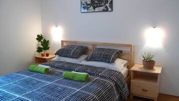 Dobbeltrom – standard, hageområde | Dundyner, individuelt dekorert, blendingsgardiner og wi-fi (inkludert)