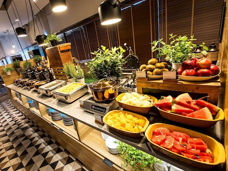 Daily continental breakfast for a fee. Novotel Wroclaw Centrum