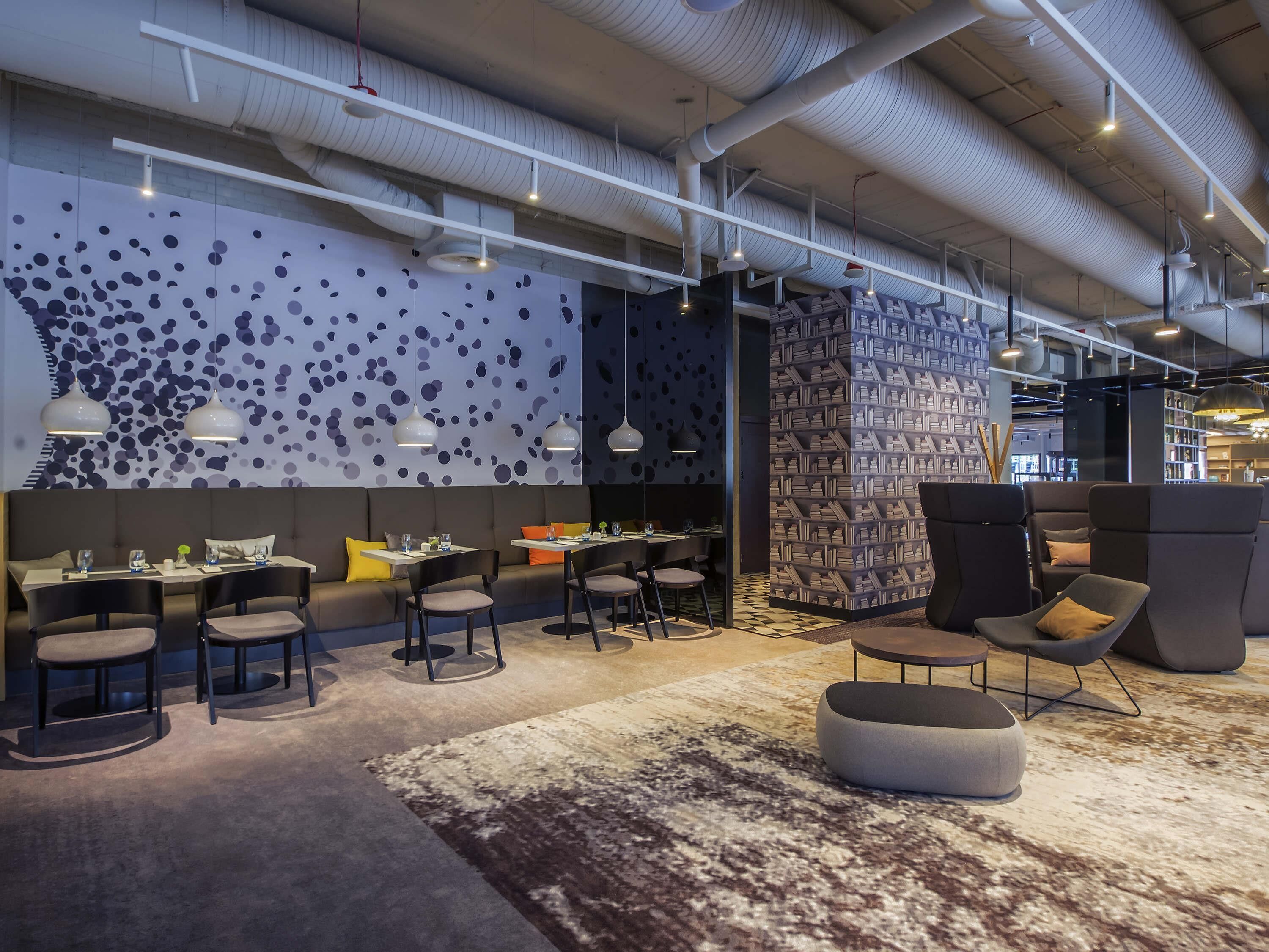 Daily continental breakfast (PLN 75 per person)