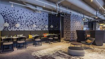 Daily continental breakfast (PLN 75 per person)