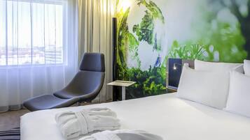 Roupas de cama antialérgicas, frigobar, cofres nos quartos, escrivaninha