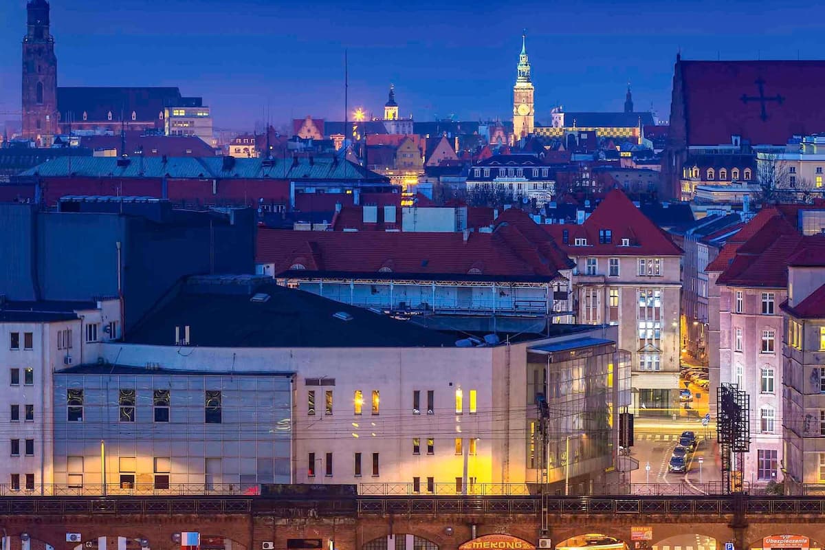 Room, 1 Double Bed | Hypo-allergenic bedding, minibar, in-room safe, desk