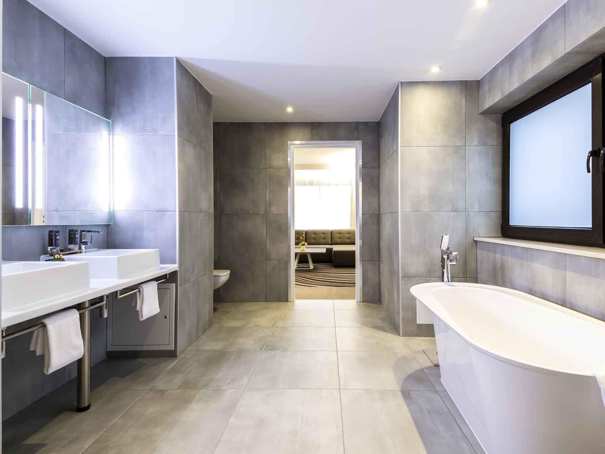 Suite executiva, 1 llit de matrimoni i sofà llit | Roba de llit hipoal·lergògena, minibar i caixa forta a l'habitació 