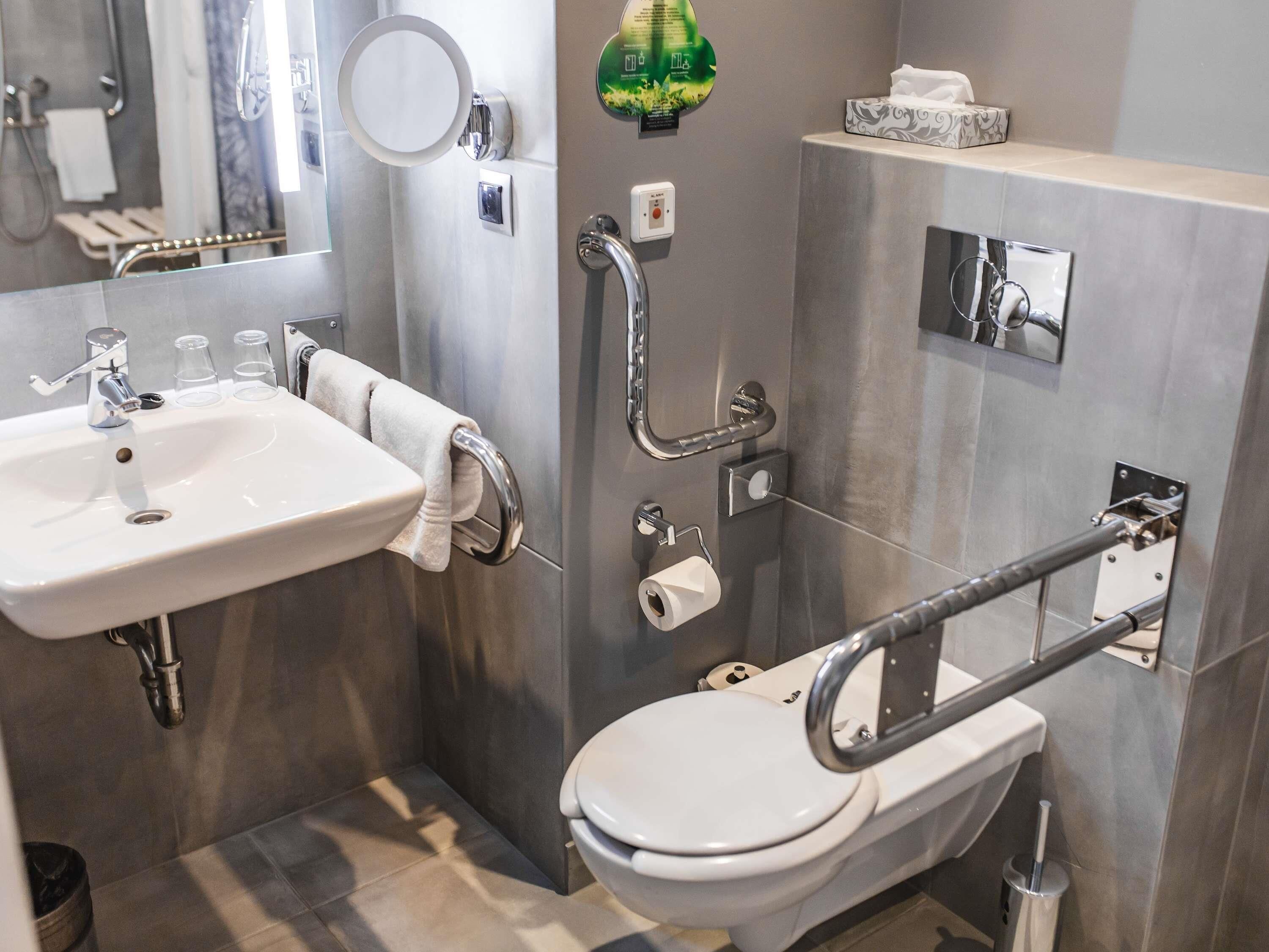 superior room, 1 double bed, accessible | hypo-allergenic bedding, minibar, in-room safe, desk