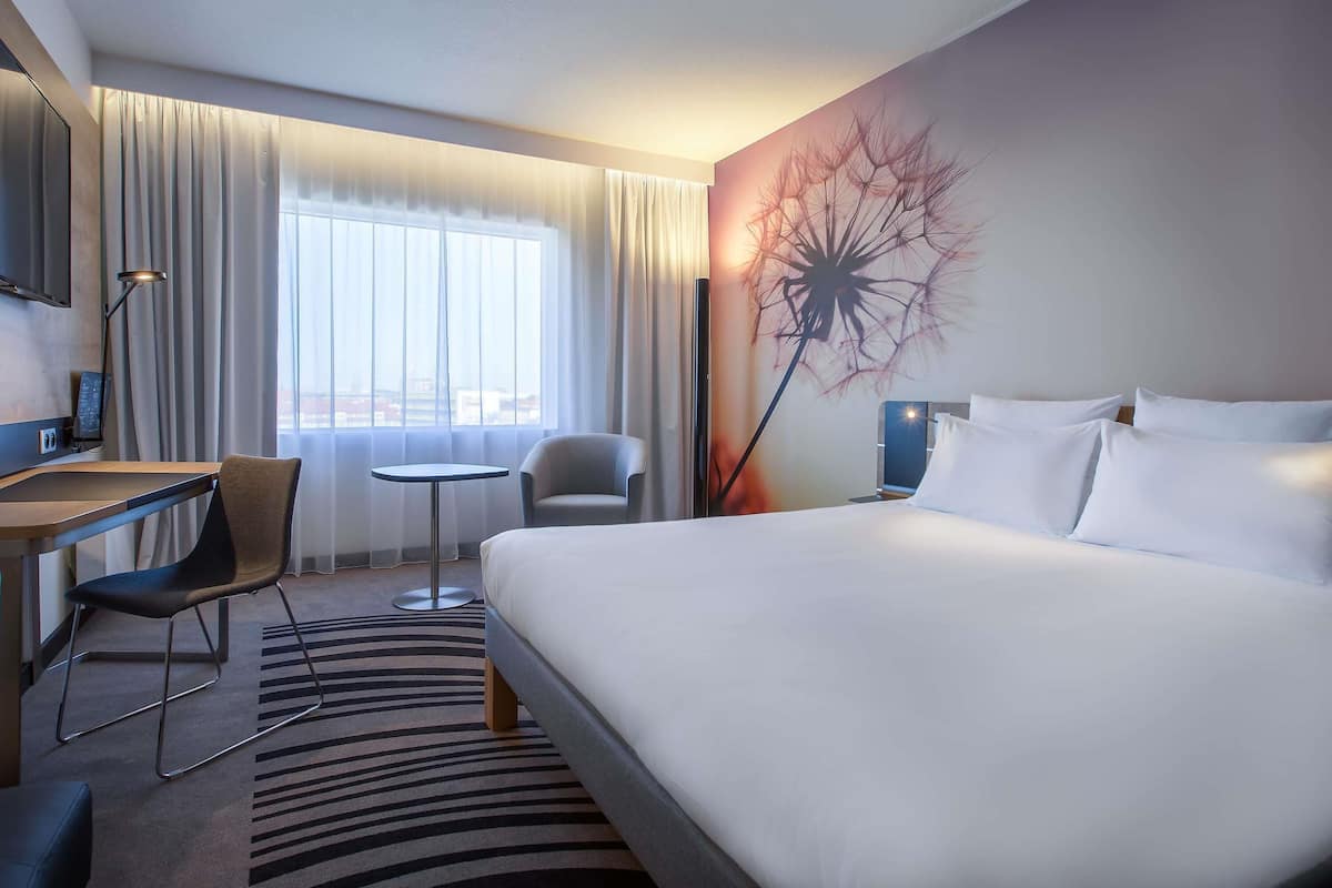 Superior Room, 1 Double Bed (Comfortable) | Hypo-allergenic bedding, minibar, in-room safe, desk