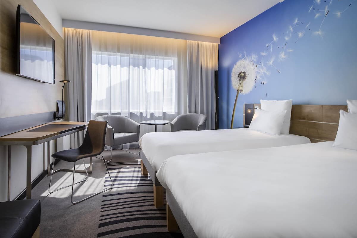 Superior Twin kamer, 2 eenpersoonsbedden (Comfortable) | Hypoallergeen beddengoed, een minibar, een kluis op de kamer, een bureau