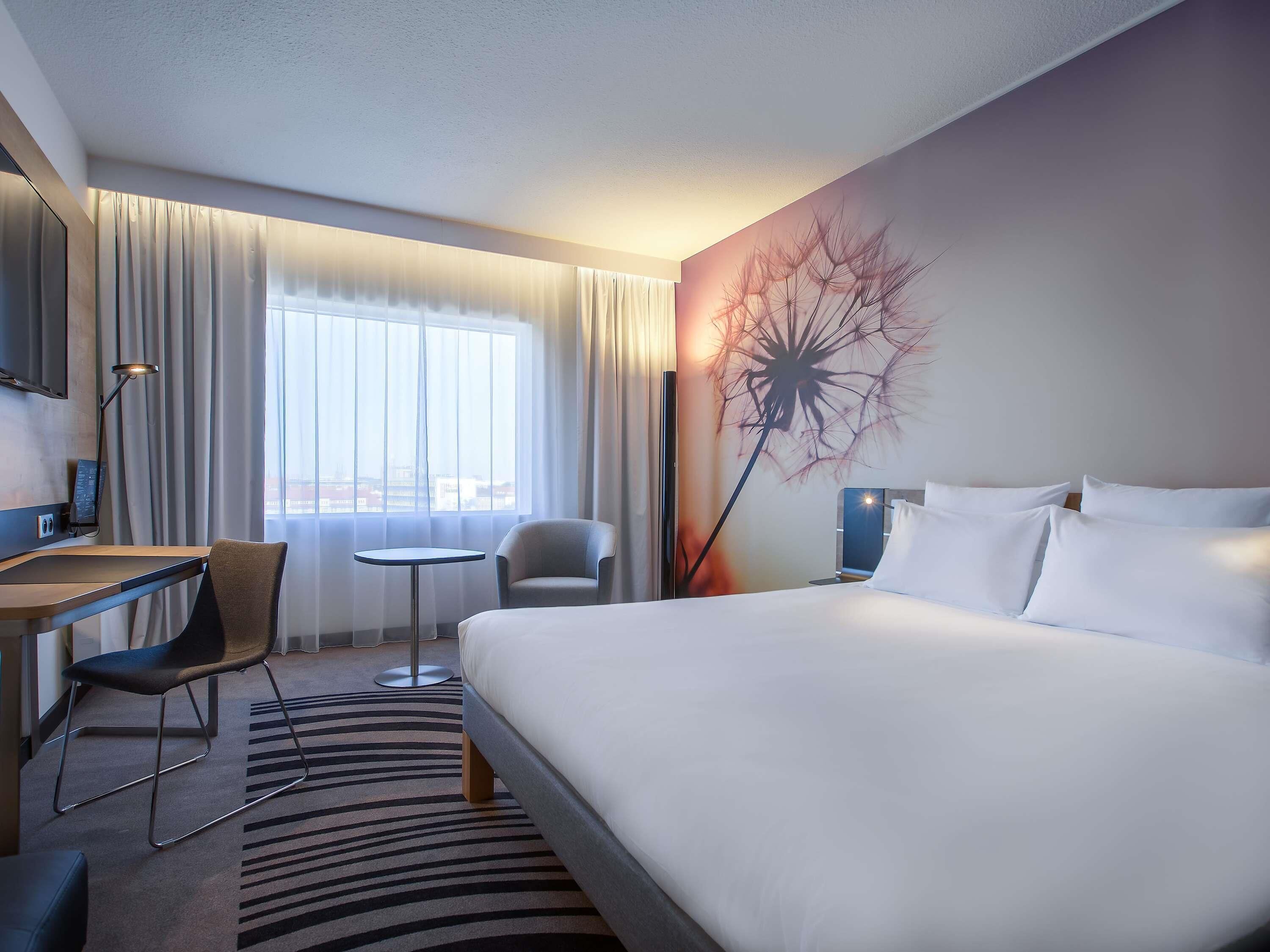 Hypo-allergenic bedding, minibar, in-room safe, desk
