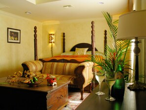 Master Suite -King | Hochwertige Bettwaren, Minibar, Zimmersafe, Schreibtisch