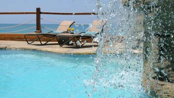 2 outdoor pools