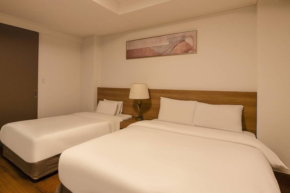 Deluxe Twin Room | 遮光窗簾/窗簾、熨斗/熨衫板、床單