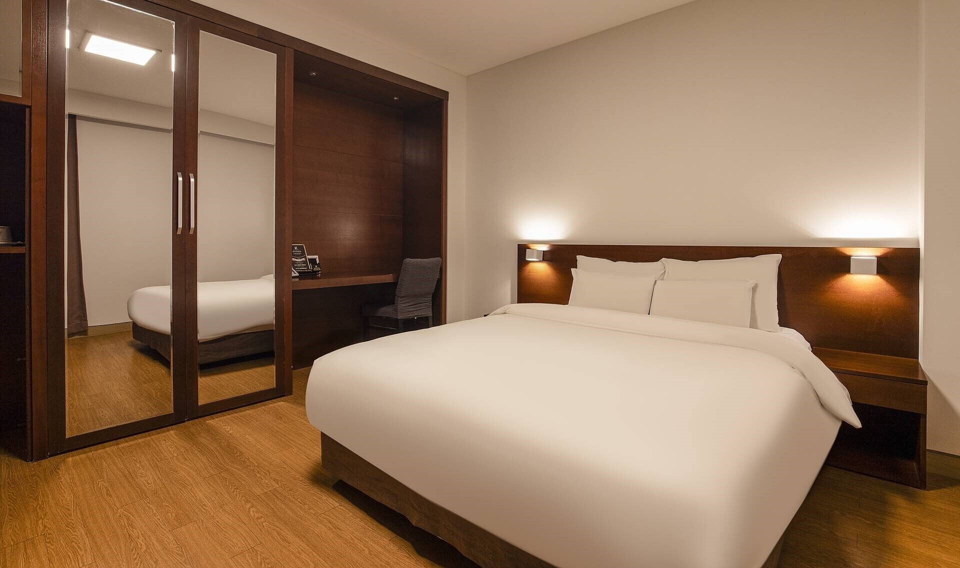 Dobbeltrom – deluxe | Blendingsgardiner, strykejern/-brett og kablet internett (inkludert)