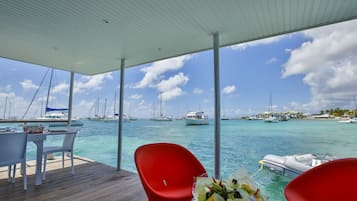 Premium villa, 2 slaapkamers, keuken, uitzicht op lagune | Terras