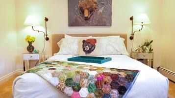 Deluxe Suite, 1 Queen Bed Private Ensuite Bath | Egyptian cotton sheets, premium bedding, down comforters