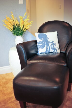 Interior - Cranky Crow Bed and Breakfast (Kodiak)