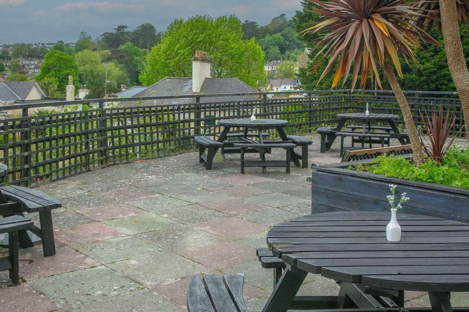 تقديم الإفطار والغداء والعشاء