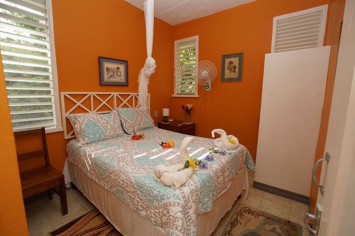 Traditional Apartment, 1 Bedroom, Garden View, Ground Floor | In-room safe, individually decorated, individually furnished