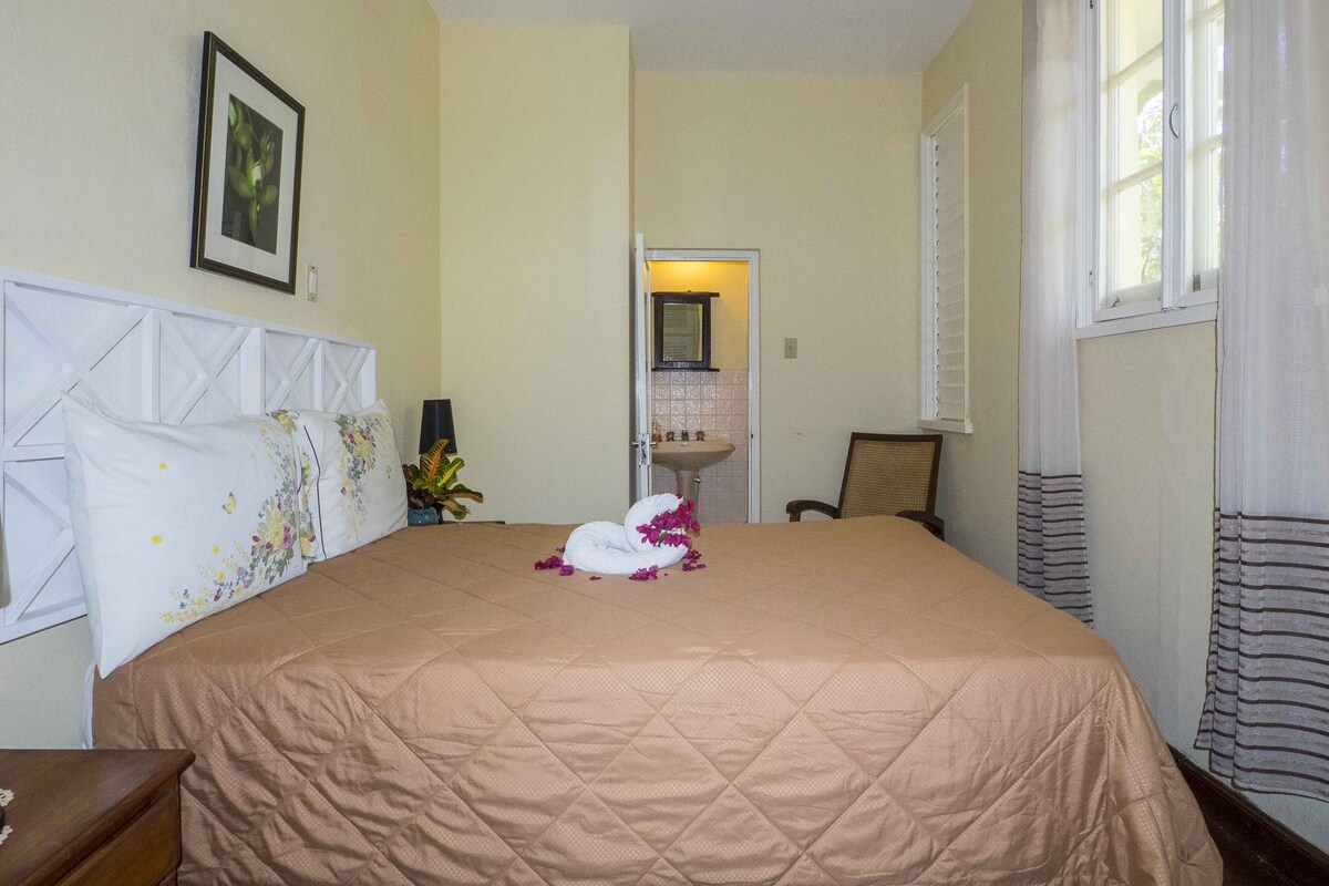 Traditional Single Room, 1 Bedroom, Garden View, Ground Floor (Barn Owl) | In-room safe, individually decorated, individually furnished