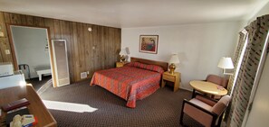 Room, 1 King Bed | Free WiFi, bed sheets - Budget Inn (Gallup)