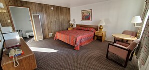 Room, 1 King Bed | Free WiFi, bed sheets - Budget Inn (Gallup)