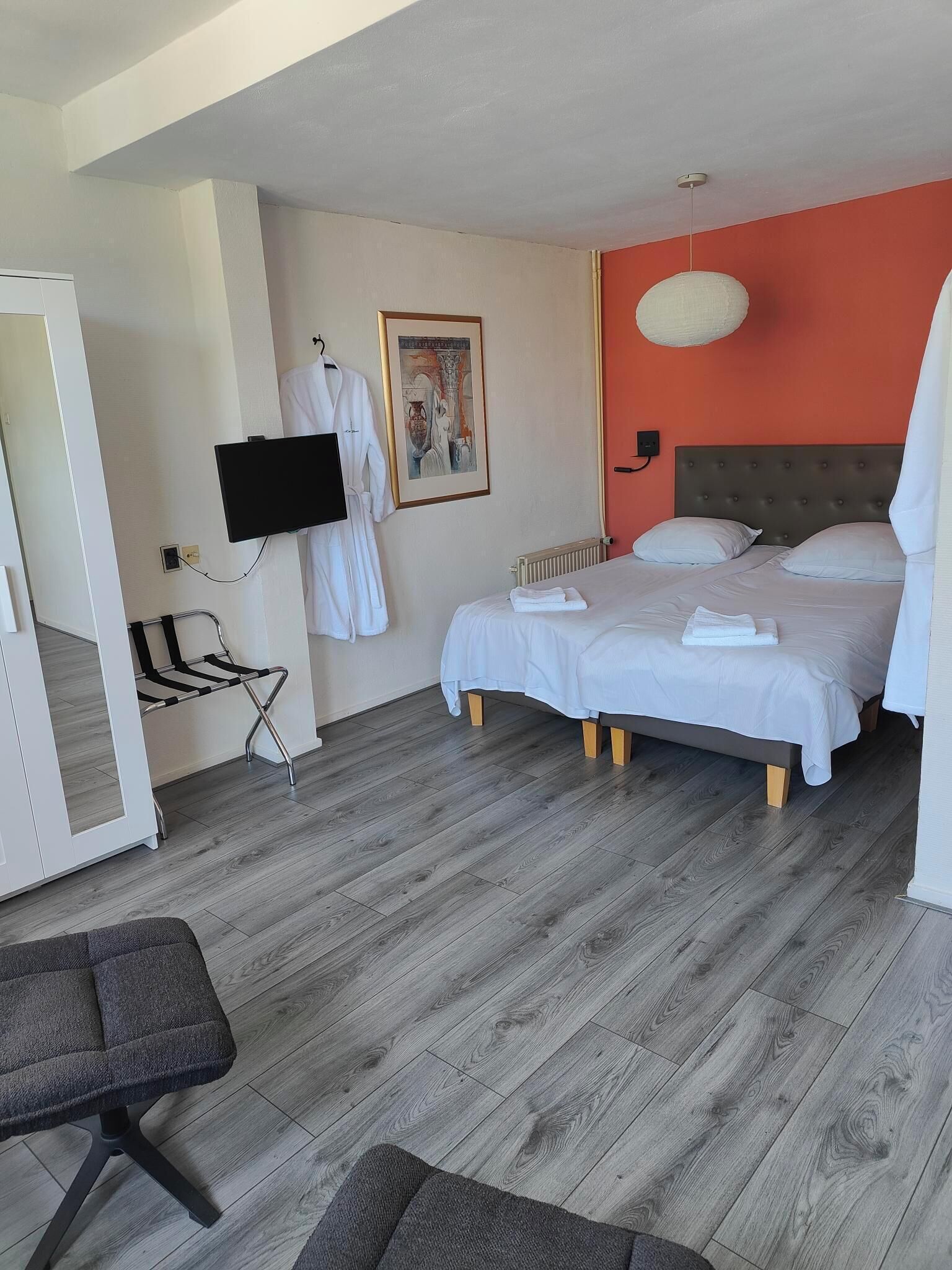 Dobbeltrom – deluxe | Skrivebord, strykejern/-brett, wi-fi (inkludert) og sengetøy