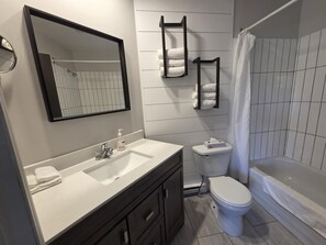 Economy Chalet | Bathroom - Motel Le Riviera (La Malbaie)