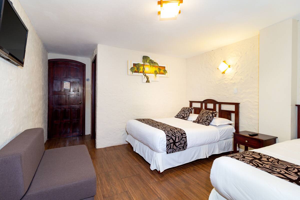 Triple Room 1 Twin & 1 Double Bed (No balcony)