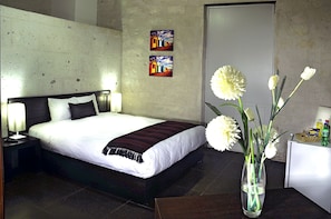 Kamar Double Eksekutif | Brankas, meja kerja, tempat tidur lipat/tambahan, dan Wi-Fi gratis