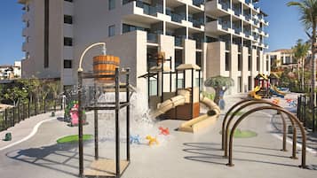 Junior Suite Garden View - Two Queen Beds | Children's play area - outdoor