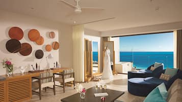 Preferred Club Paramount Suite Ocean View - King Bed | Living area | 48-inch flat-screen TV with satellite channels, TV, books