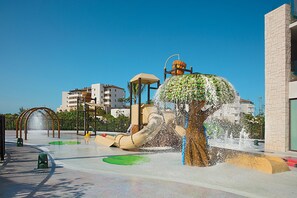 3 outdoor pools, pool umbrellas, sun loungers