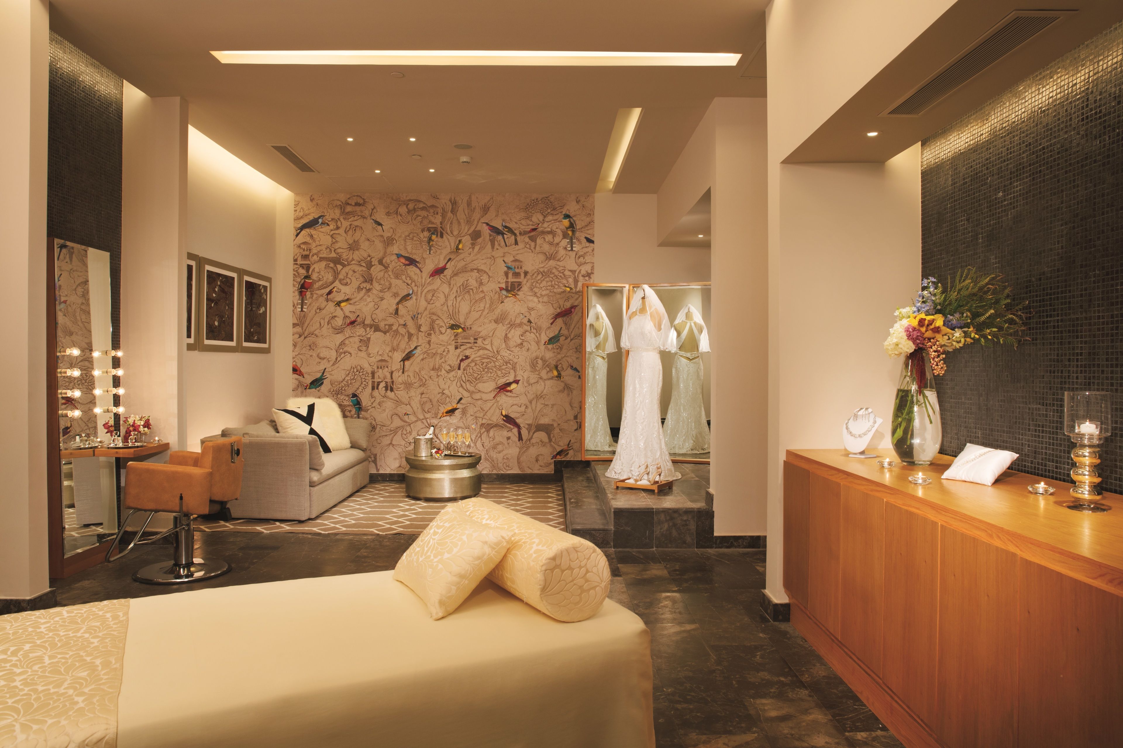 Couples treatment rooms, sauna, steam room, body treatments