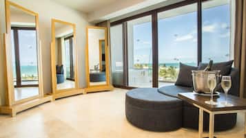 Preferred Club Paramount Suite Ocean View - King Bed | Premium bedding, in-room safe, desk, laptop workspace