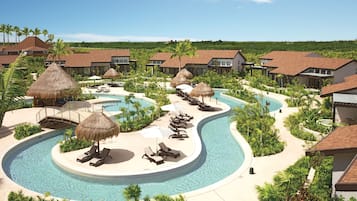 3 piscines a l'aire lliure, para-sols i gandules