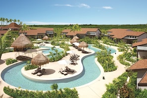 3 outdoor pools, pool umbrellas, sun loungers