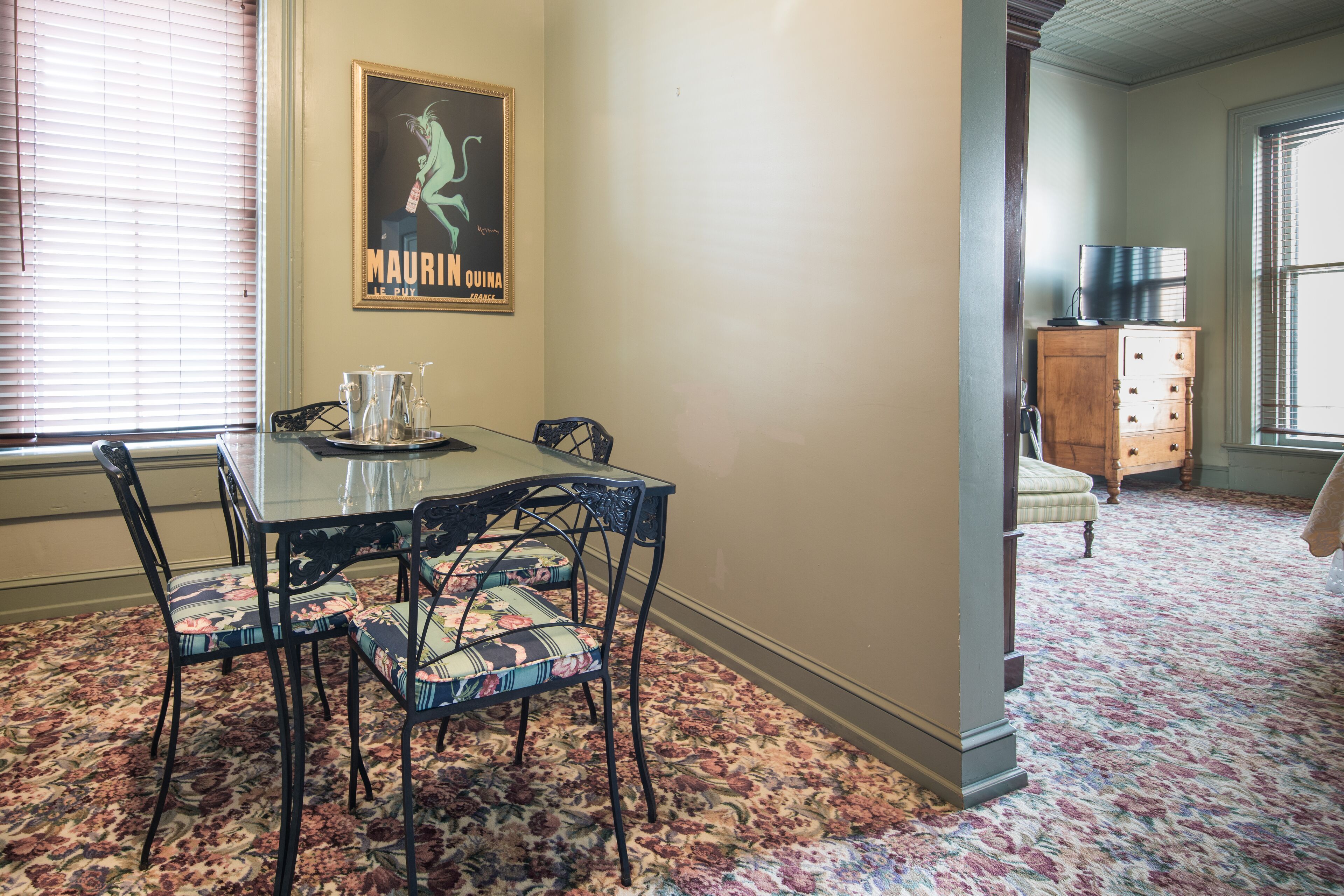 executive king suite, 1 king bed (historic) | in-room dining