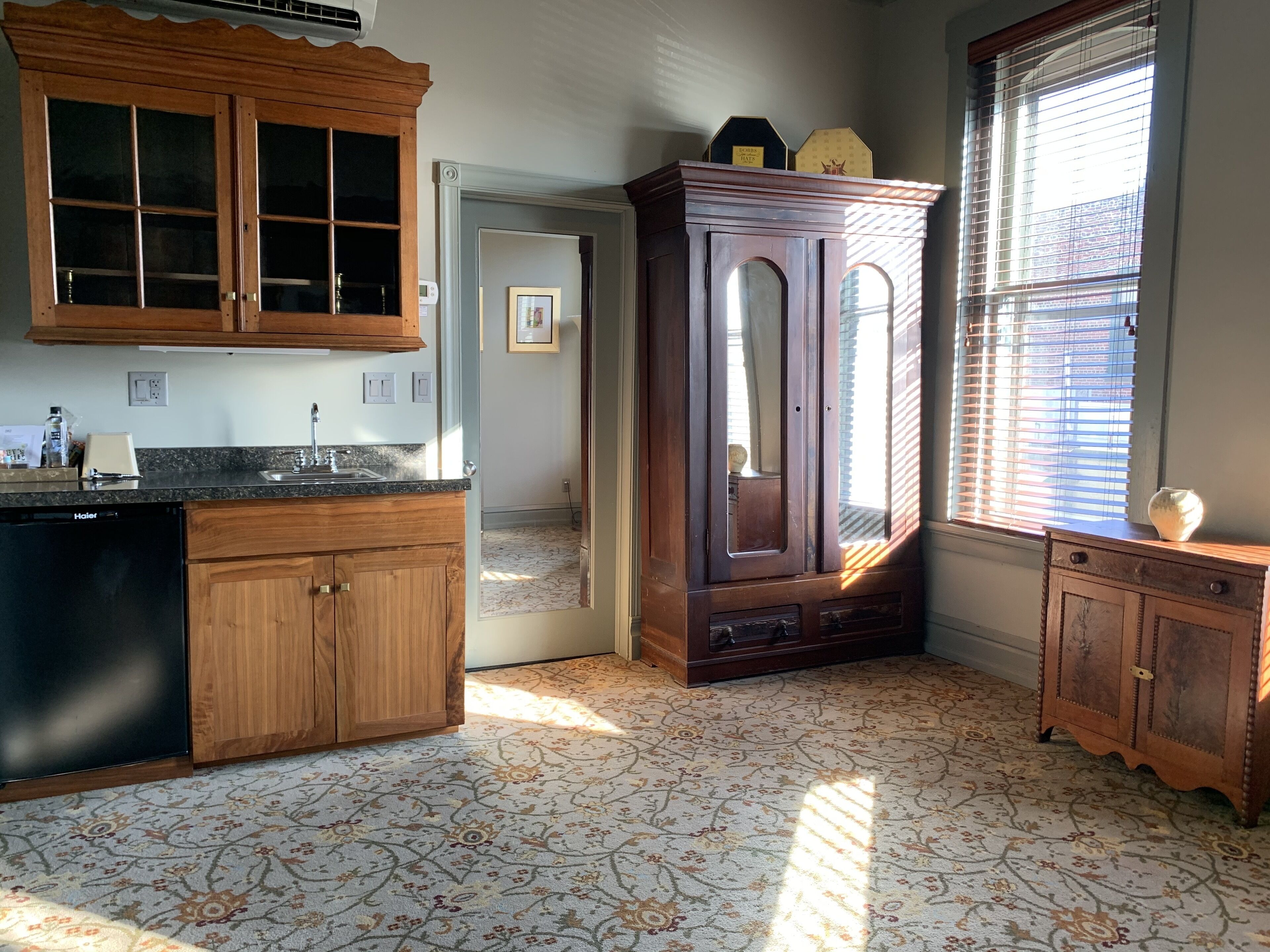 king suite, 1 king bed (historic) | private kitchenette | mini-fridge, microwave