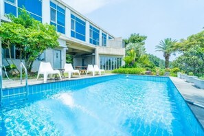 Outdoor pool - Color in Jeju (Seogwipo)