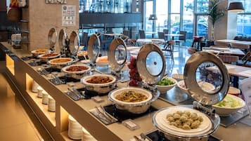 Breakfast, lunch, dinner served; sea views